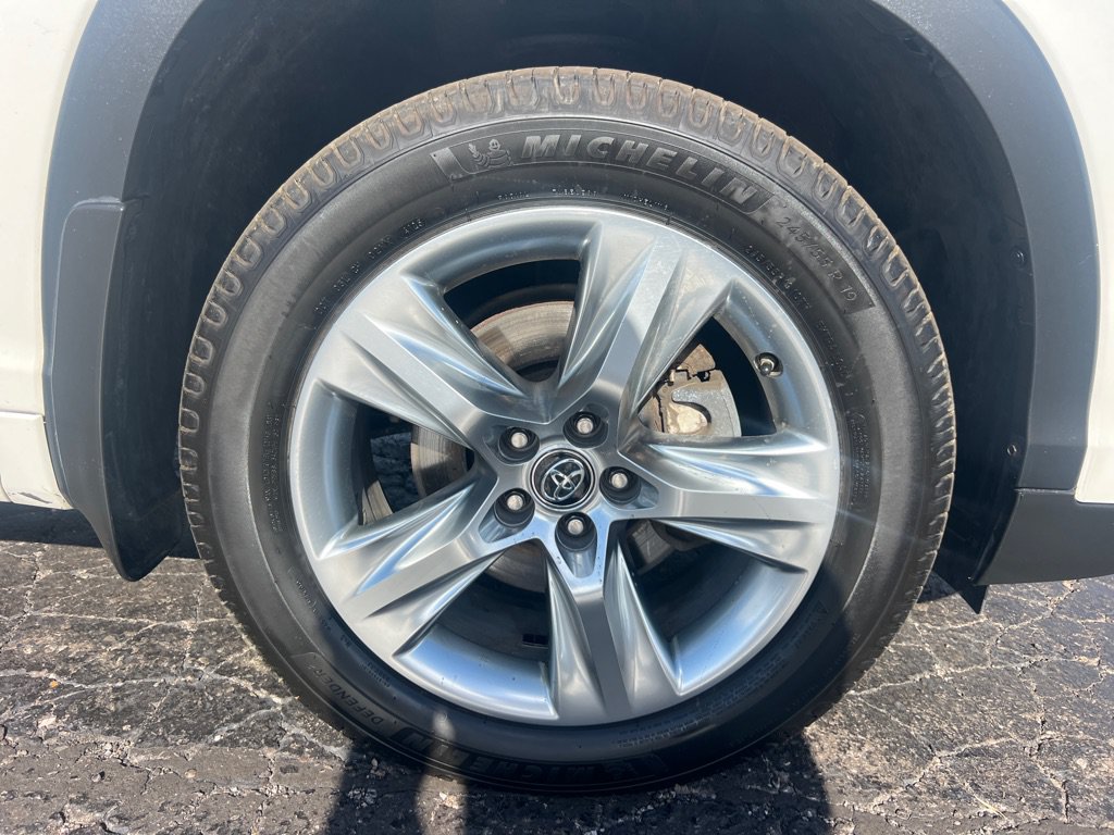 Used 2017 Toyota Highlander Limited AWD/4WD image 48