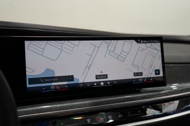 Used 2025 BMW 740i xDrive image 27