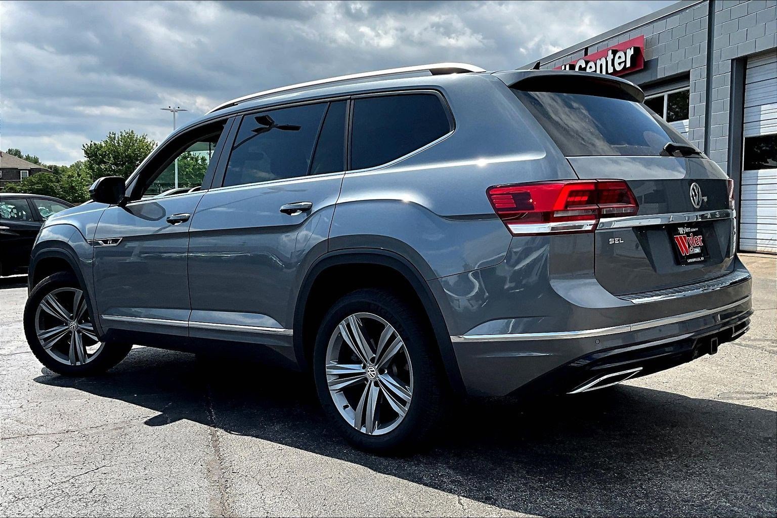 Used 2019 Volkswagen Atlas SEL R-Line AWD/4WD image 3