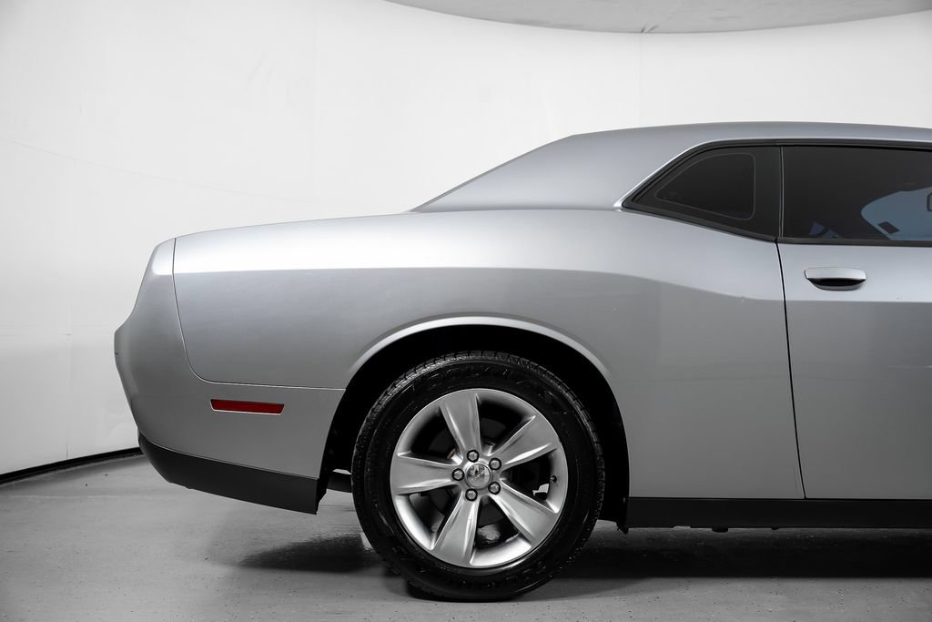Used 2016 Dodge Challenger SXT RWD image 6