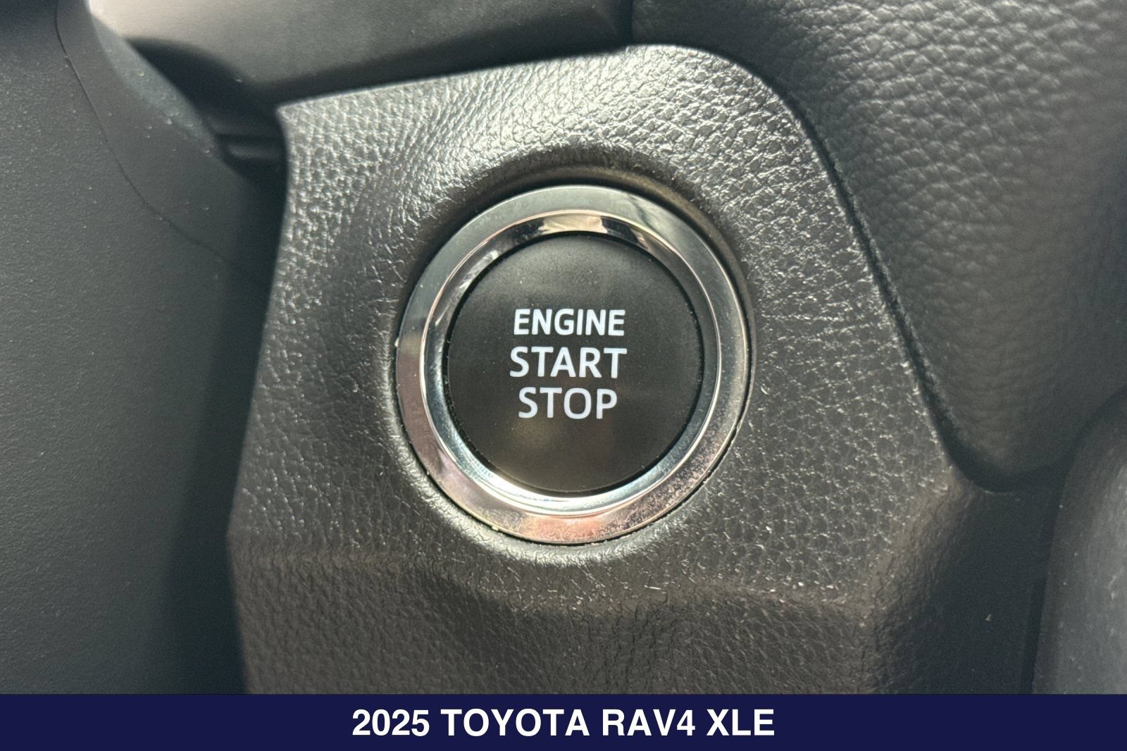 Used 2025 Toyota RAV4 XLE AWD/4WD image 23