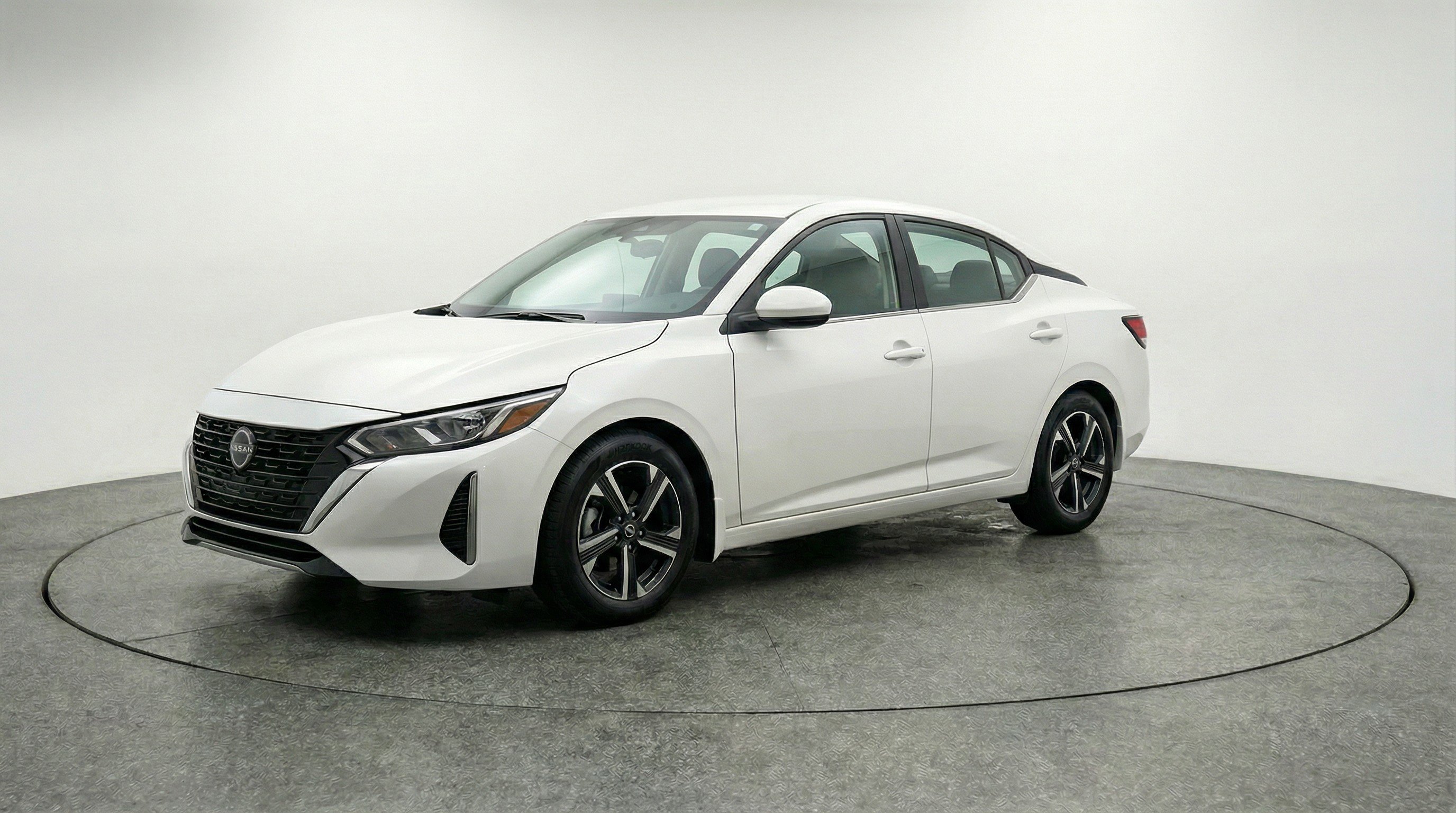 Used 2025 Nissan Sentra SV FWD image 3