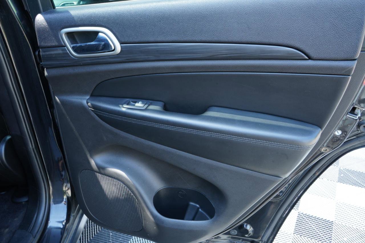 Used 2019 Jeep Grand Cherokee Laredo AWD/4WD image 54