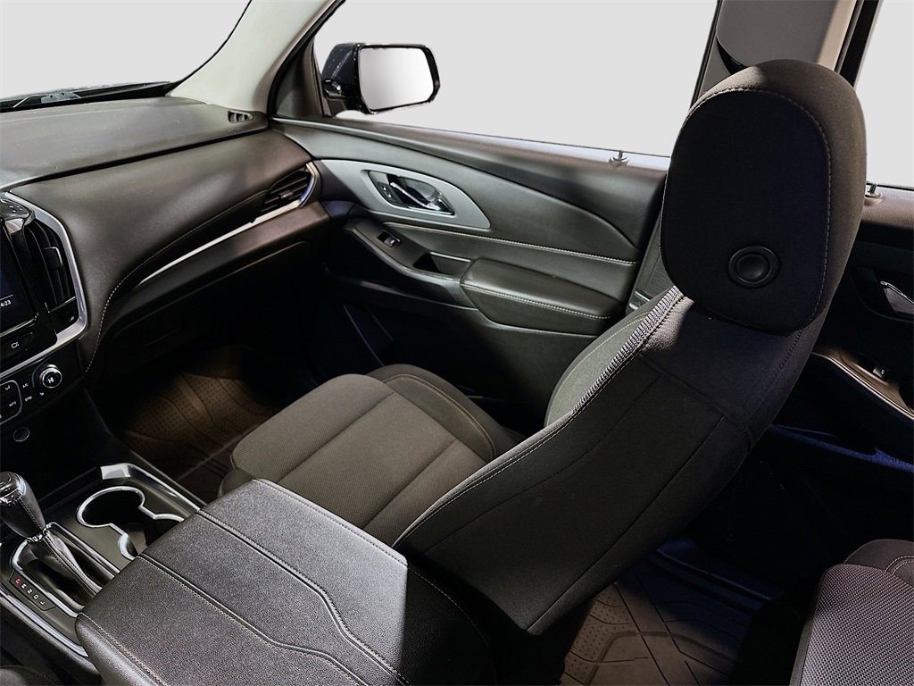 Used 2020 Chevrolet Traverse LT image 24