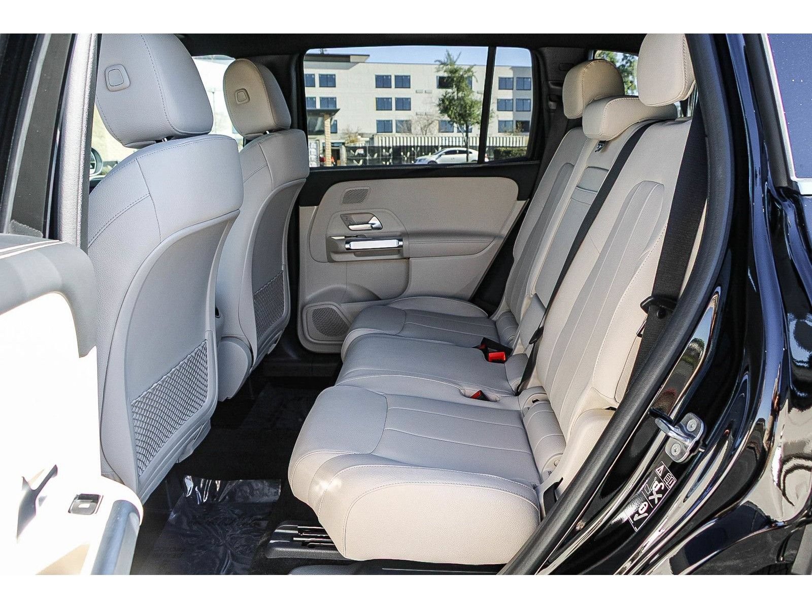 Used 2026 Mercedes-Benz GLB 250 4MATIC image 19