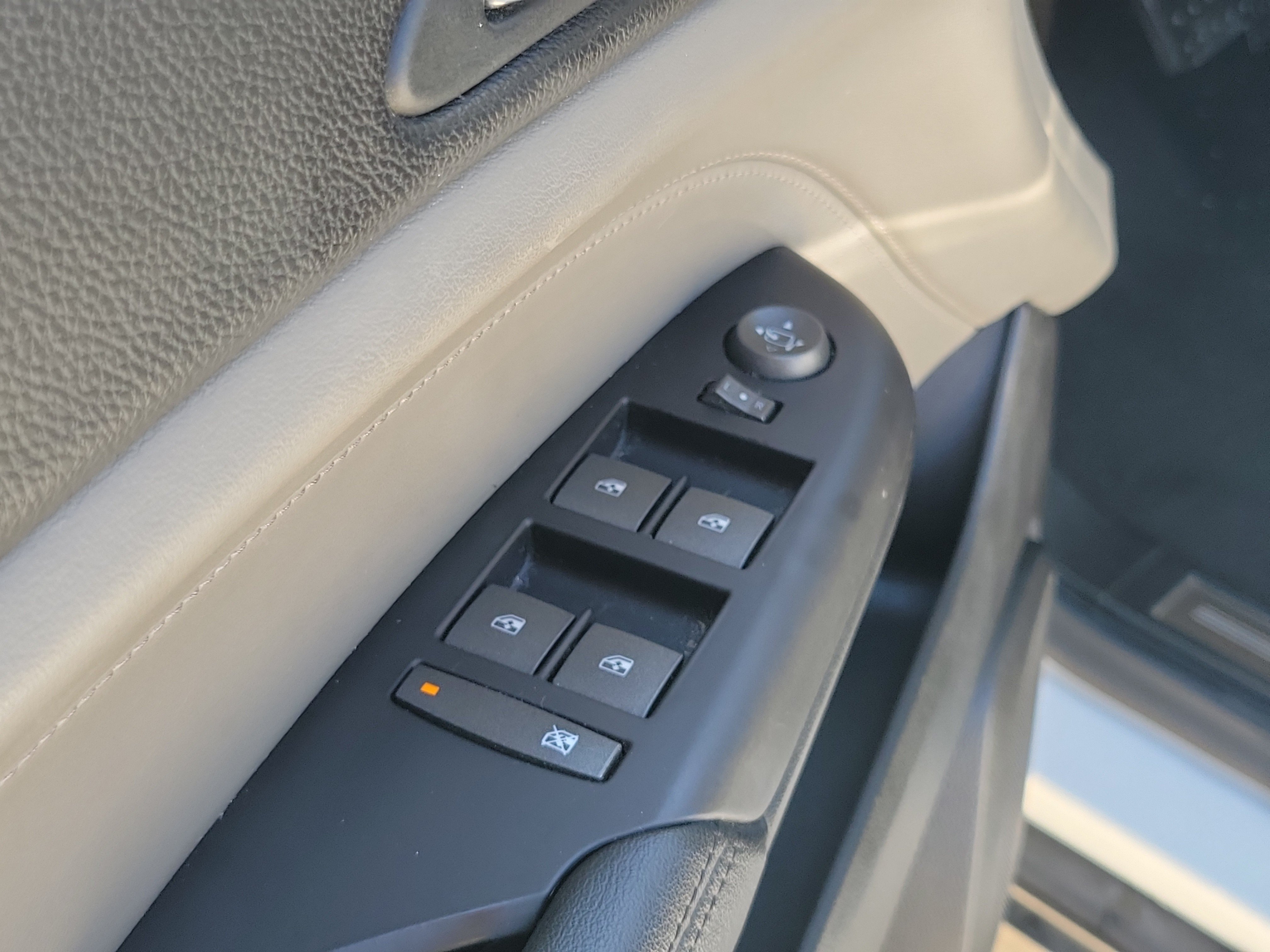 Used 2011 Cadillac SRX Luxury AWD/4WD image 16