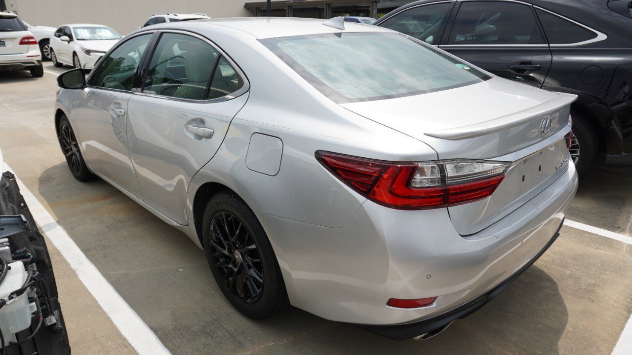 Used 2017 Lexus ES 350 w/ Luxury Package FWD image 6