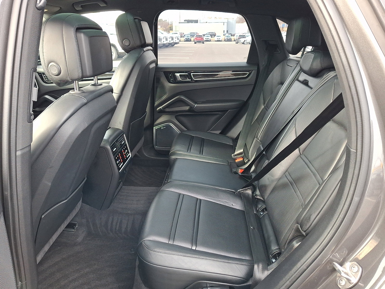 Used 2021 Porsche Cayenne S image 11