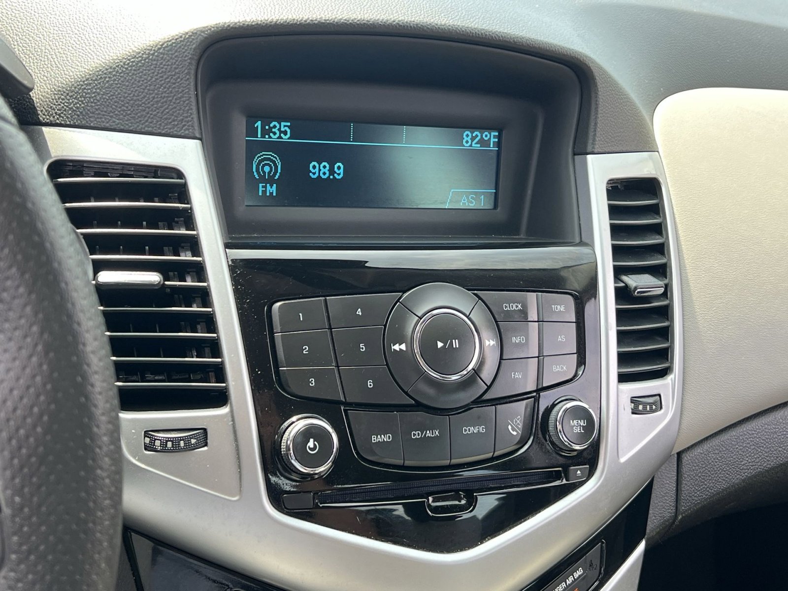 Used 2015 Chevrolet Cruze LS image 18