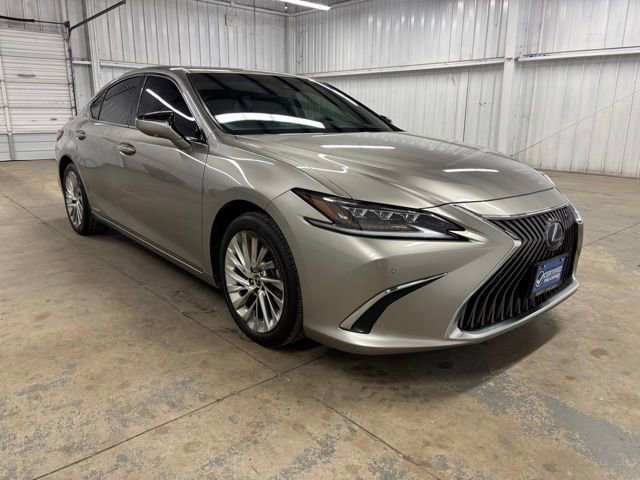 Used 2021 Lexus ES 300h Ultra Luxury w/ Accessory Package 2 FWD image 1