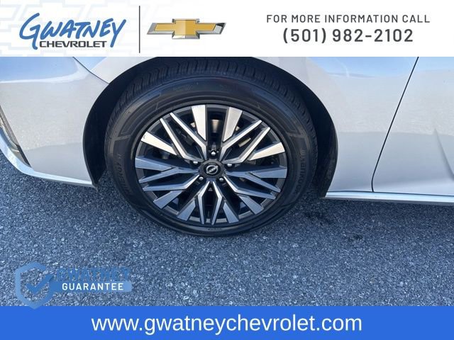Used 2024 Nissan Altima 2.5 SV FWD image 9