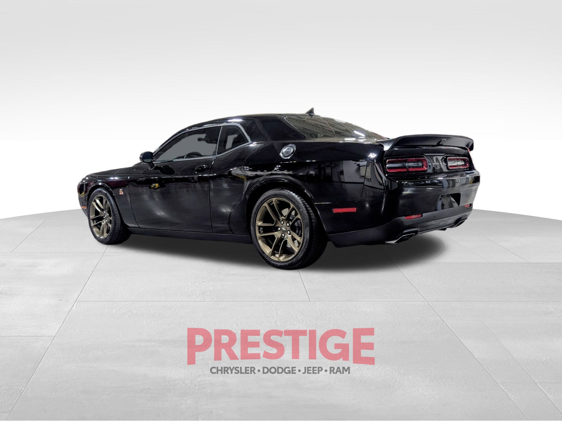 Used 2022 Dodge Challenger R/T Scat Pack w/ Dynamics Package RWD image 10