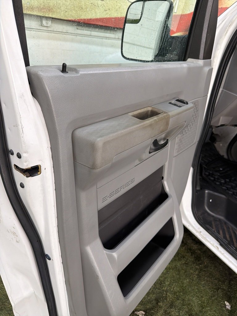 Used 2011 Ford E-350 and Econoline 350 XL w/ PWR Windows & Locks Group image 17