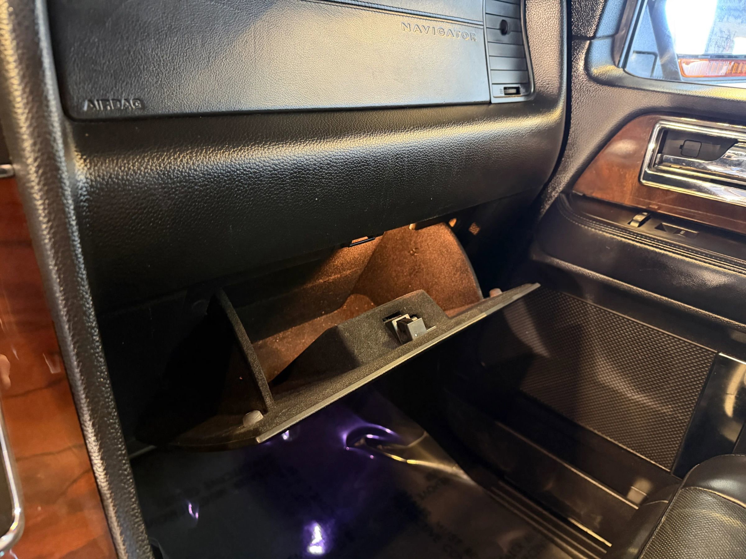 Used 2017 Lincoln Navigator L Select image 18