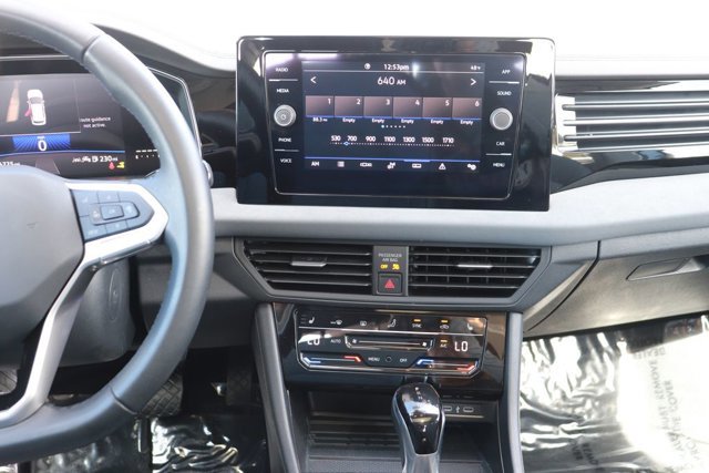 Used 2025 Volkswagen Jetta SE image 14