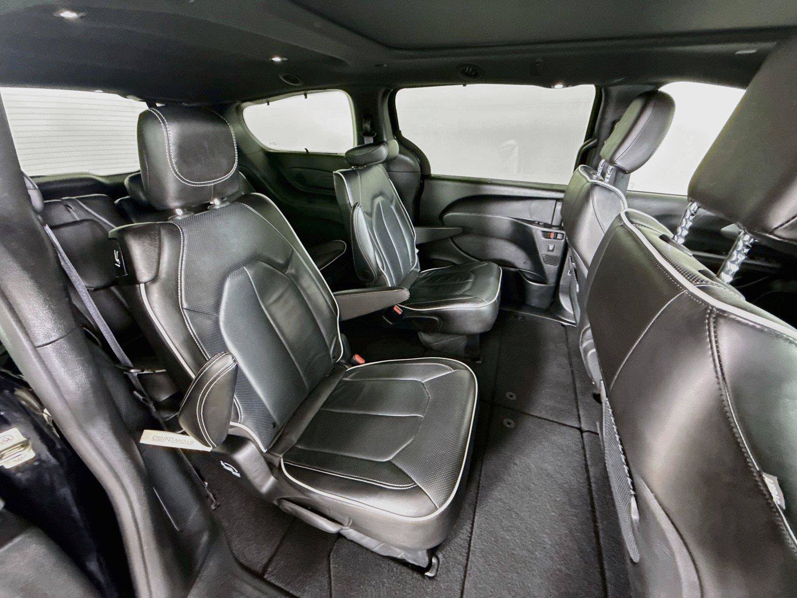 Used 2025 Chrysler Pacifica Limited FWD image 29