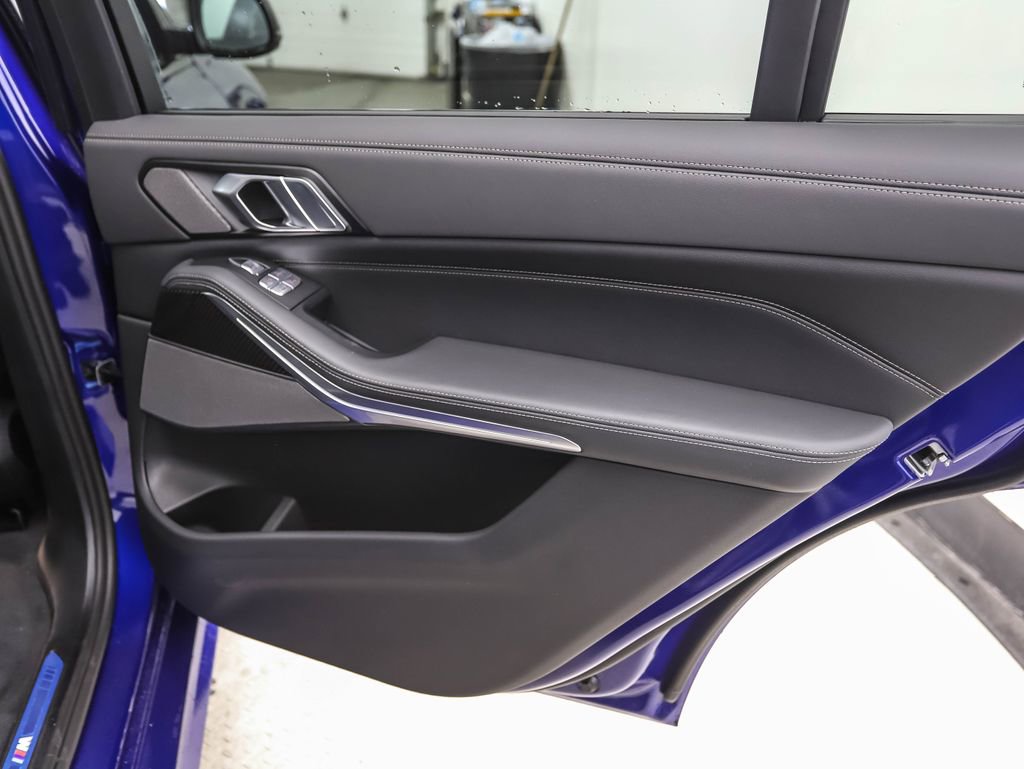 Used 2025 BMW X7 M60i image 26