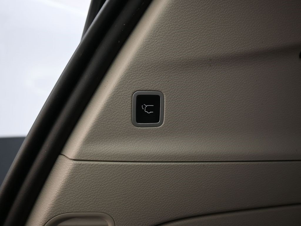 Used 2021 Chrysler Pacifica Touring-L image 38