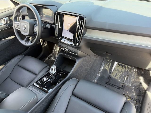 Certified 2025 Volvo XC40 B5 Plus w/ Climate Package AWD/4WD image 13