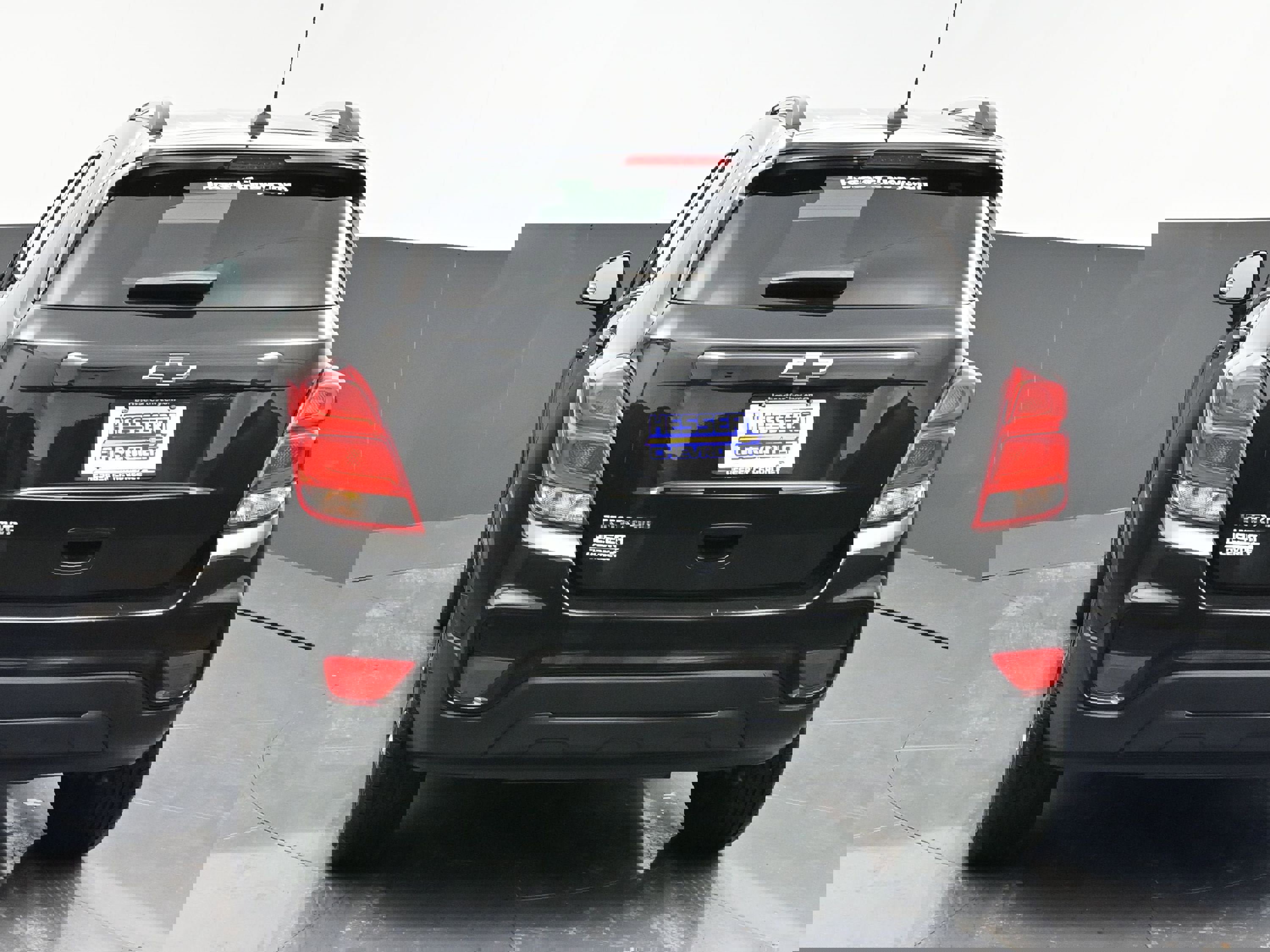 Used 2022 Chevrolet Trax LT w/ Midnight Edition image 6