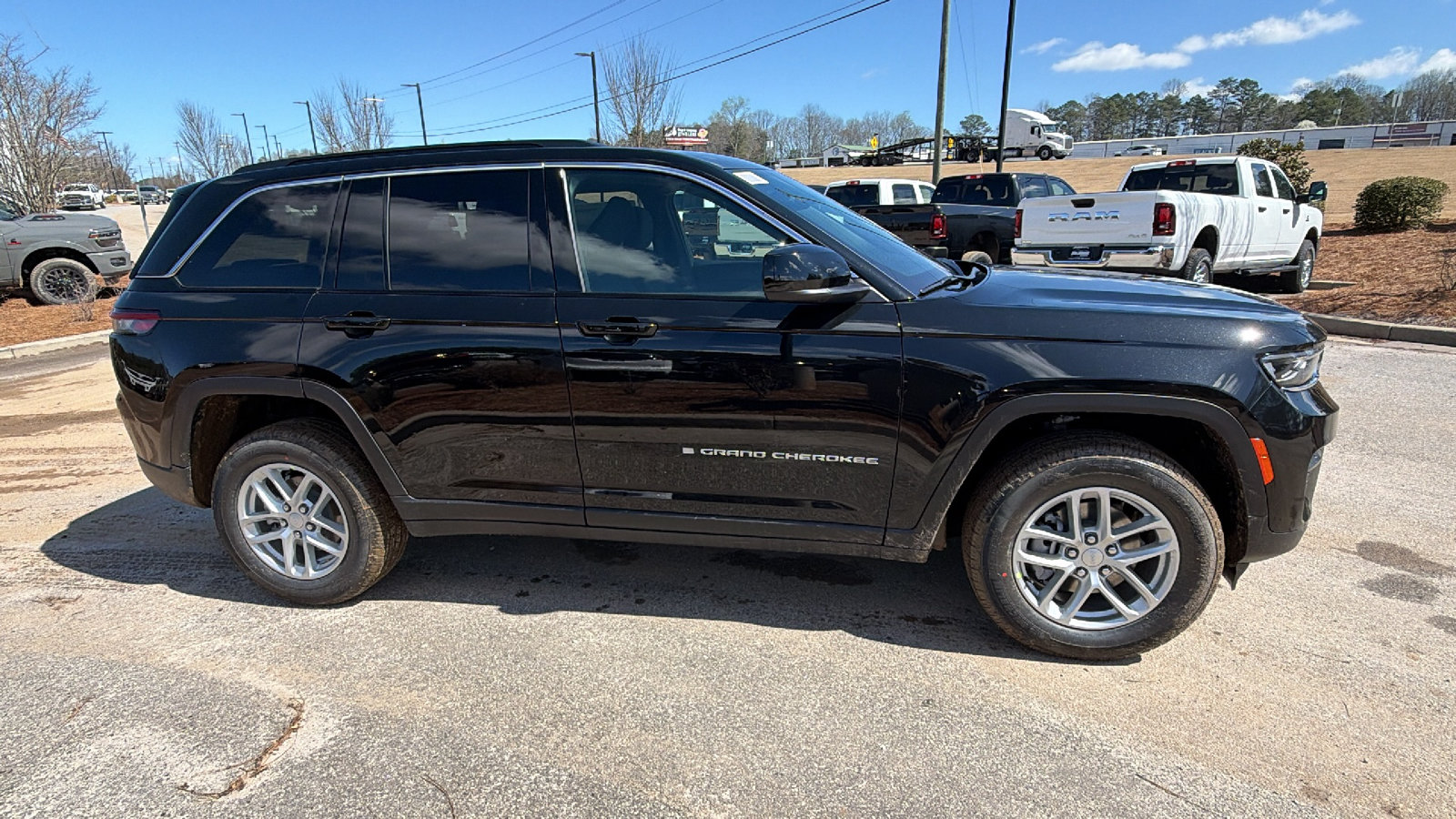 New 2026 Jeep Grand Cherokee Laredo X RWD image 7