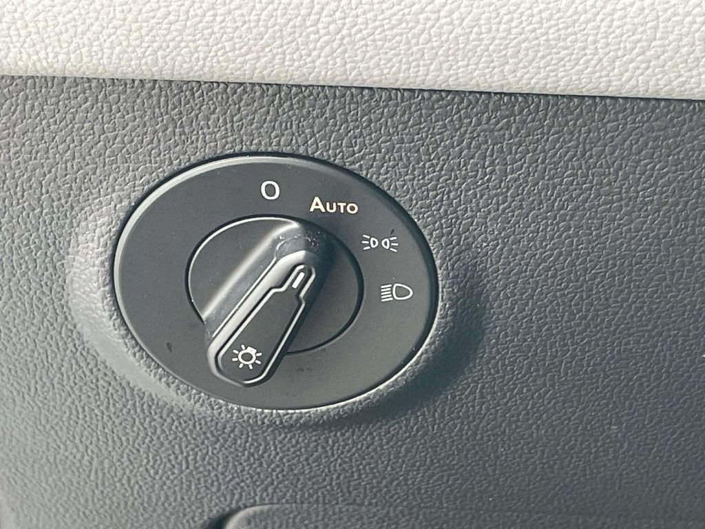 Certified 2023 Volkswagen Taos SE FWD image 22