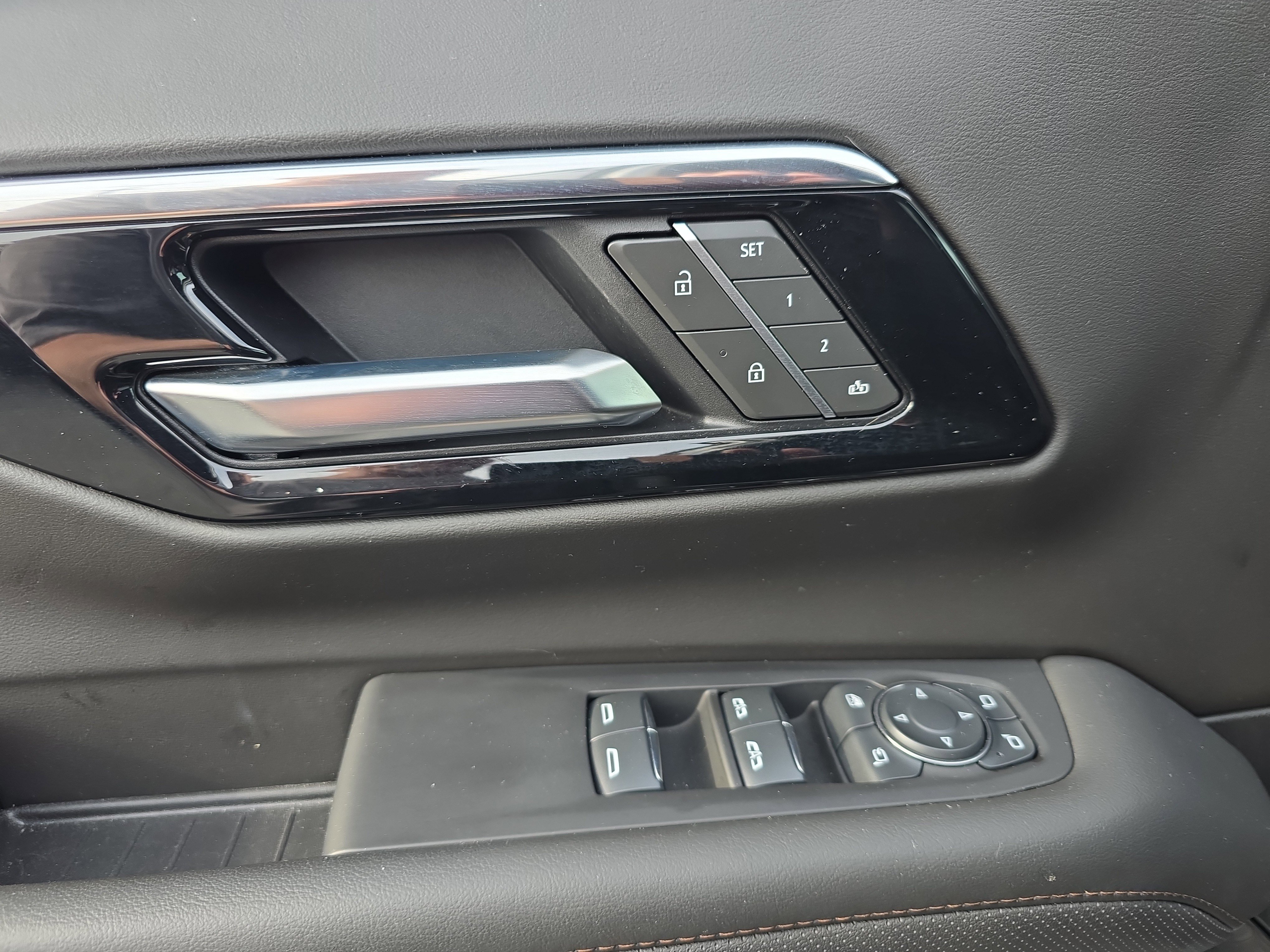 Used 2025 Chevrolet Tahoe High Country image 19