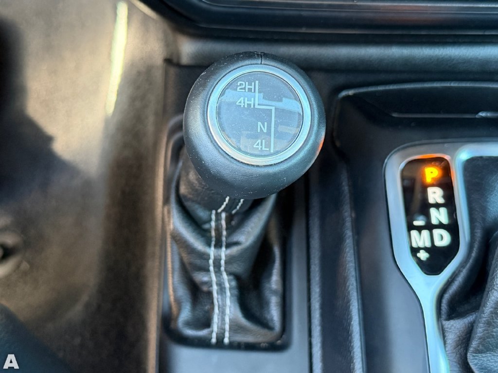 Used 2019 Jeep Wrangler Unlimited Sahara AWD/4WD image 30