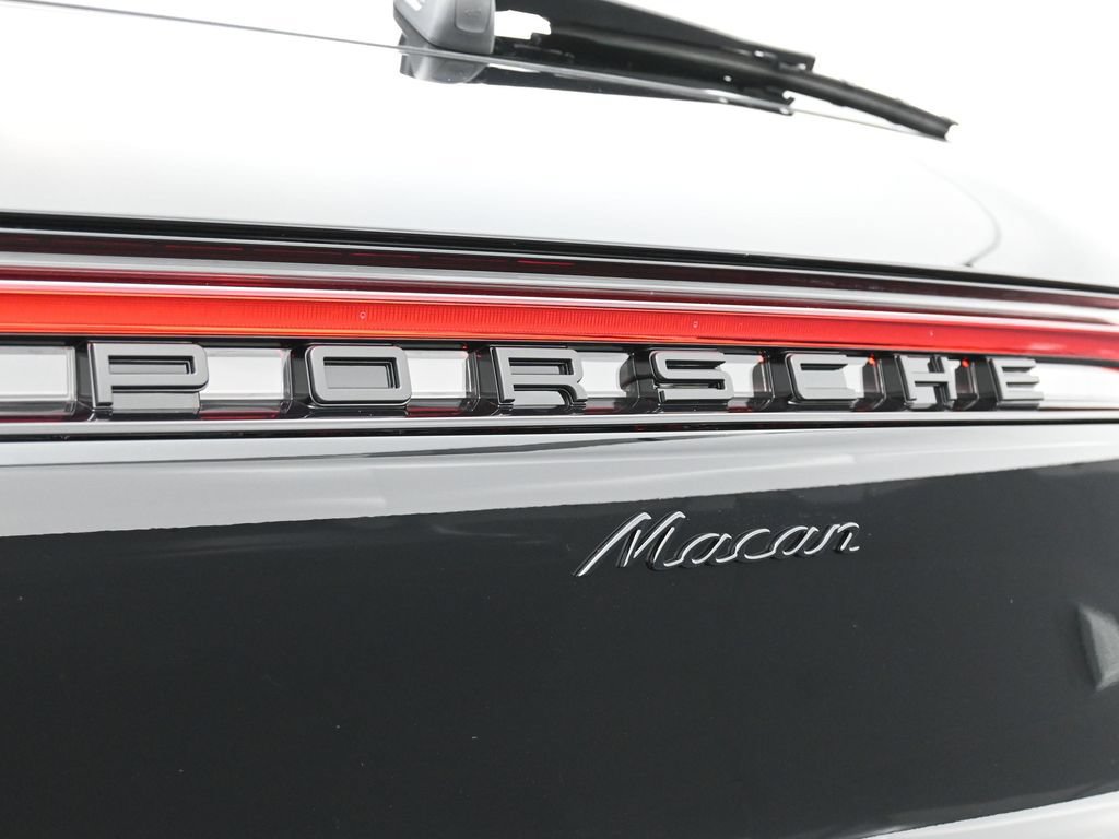 Certified 2026 Porsche Macan AWD/4WD image 14