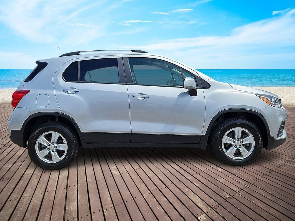 Certified 2022 Chevrolet Trax LT w/ LT Convenience Package AWD/4WD image 7