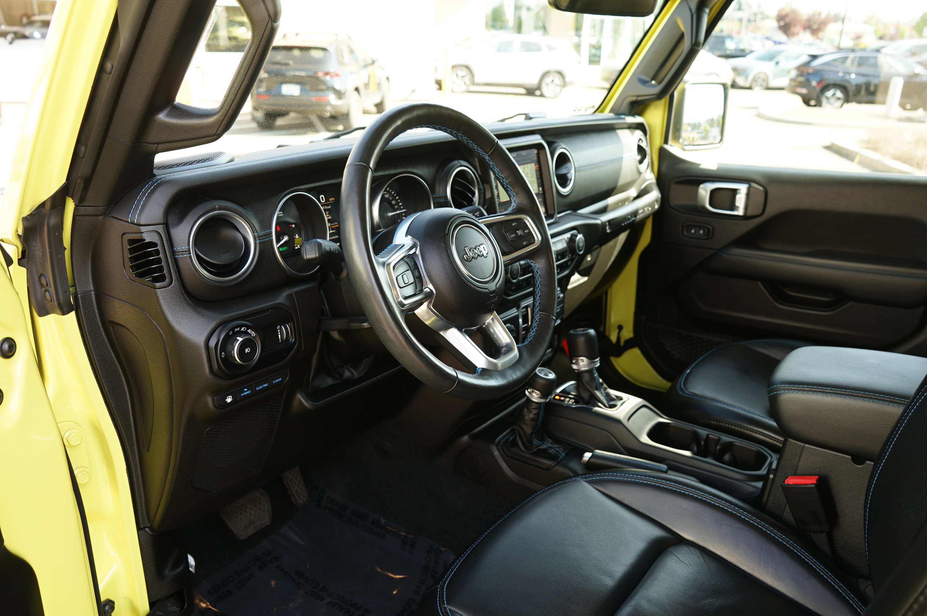 Used 2023 Jeep Wrangler Unlimited Rubicon 4xe w/ Cold Weather Group AWD/4WD image 16