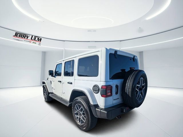 Used 2026 Jeep Wrangler Unlimited Sahara AWD/4WD image 4