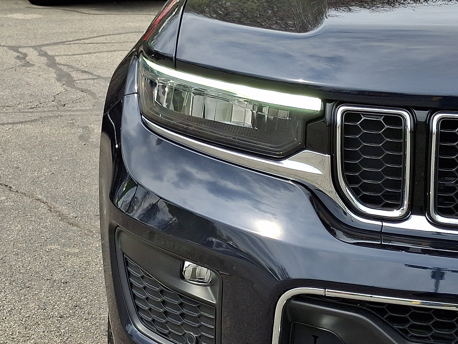 Certified 2023 Jeep Grand Cherokee L Overland w/ Advanced Protech Group III AWD/4WD image 9