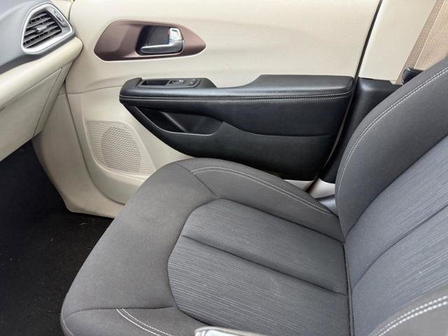 Used 2022 Chrysler Voyager LX FWD image 21