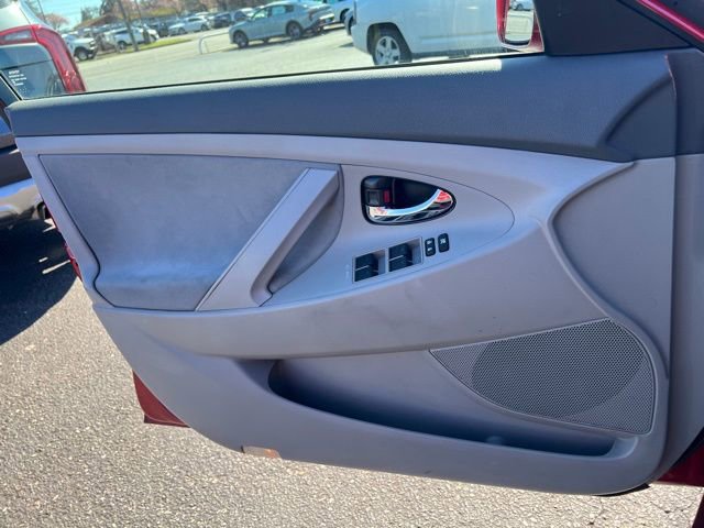 Used 2010 Toyota Camry image 19