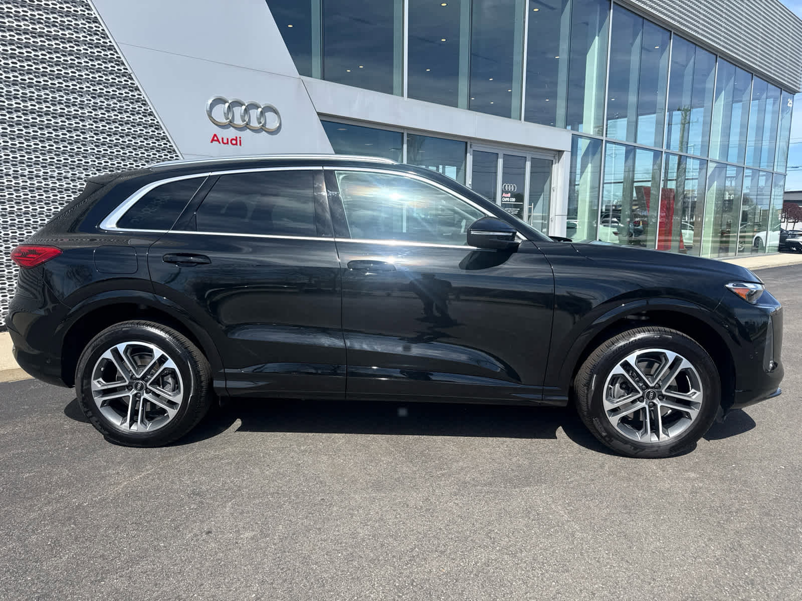 Certified 2025 Audi Q5 Premium w/ Convenience Package AWD/4WD image 27