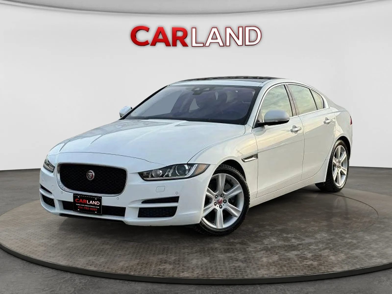 Used 2018 Jaguar XE Prestige RWD image 2