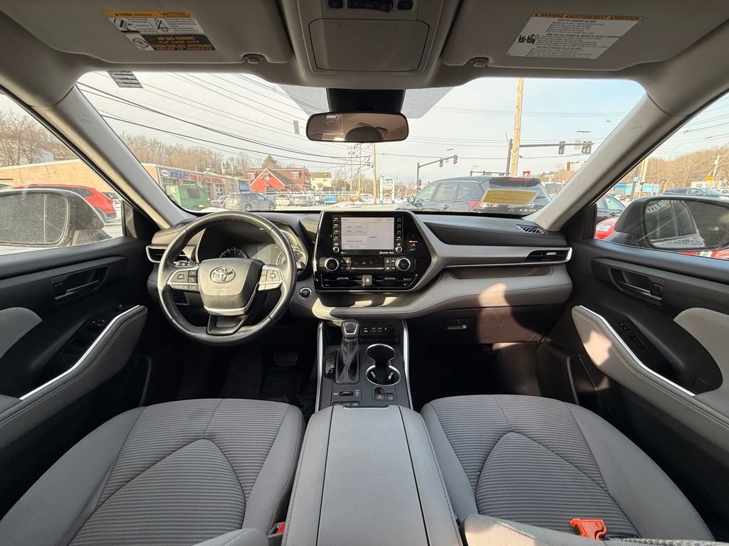 Used 2022 Toyota Highlander LE image 17