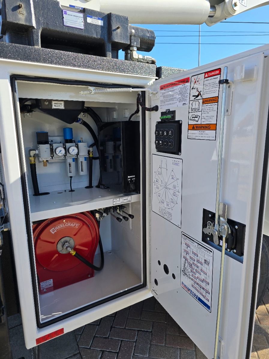 New 2026 Ford F550 4x4 Supercab Super Duty image 7