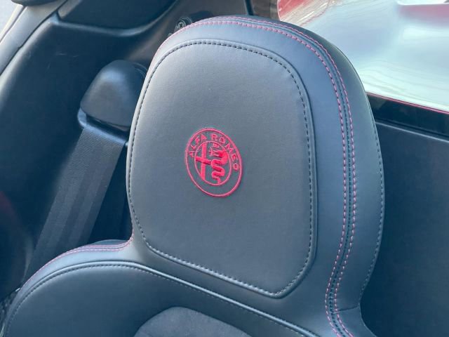 Used 2020 Alfa Romeo 4C Spider image 4