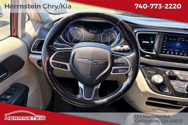 Used 2019 Chrysler Pacifica Touring-L FWD image 7