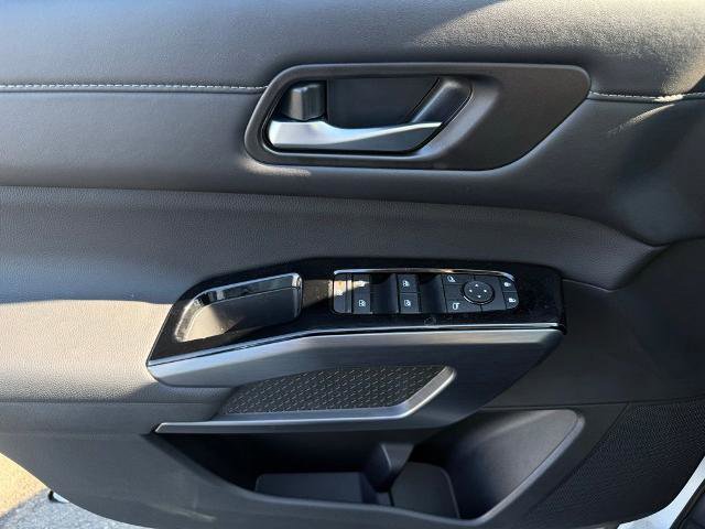 New 2026 Nissan Pathfinder SL image 19