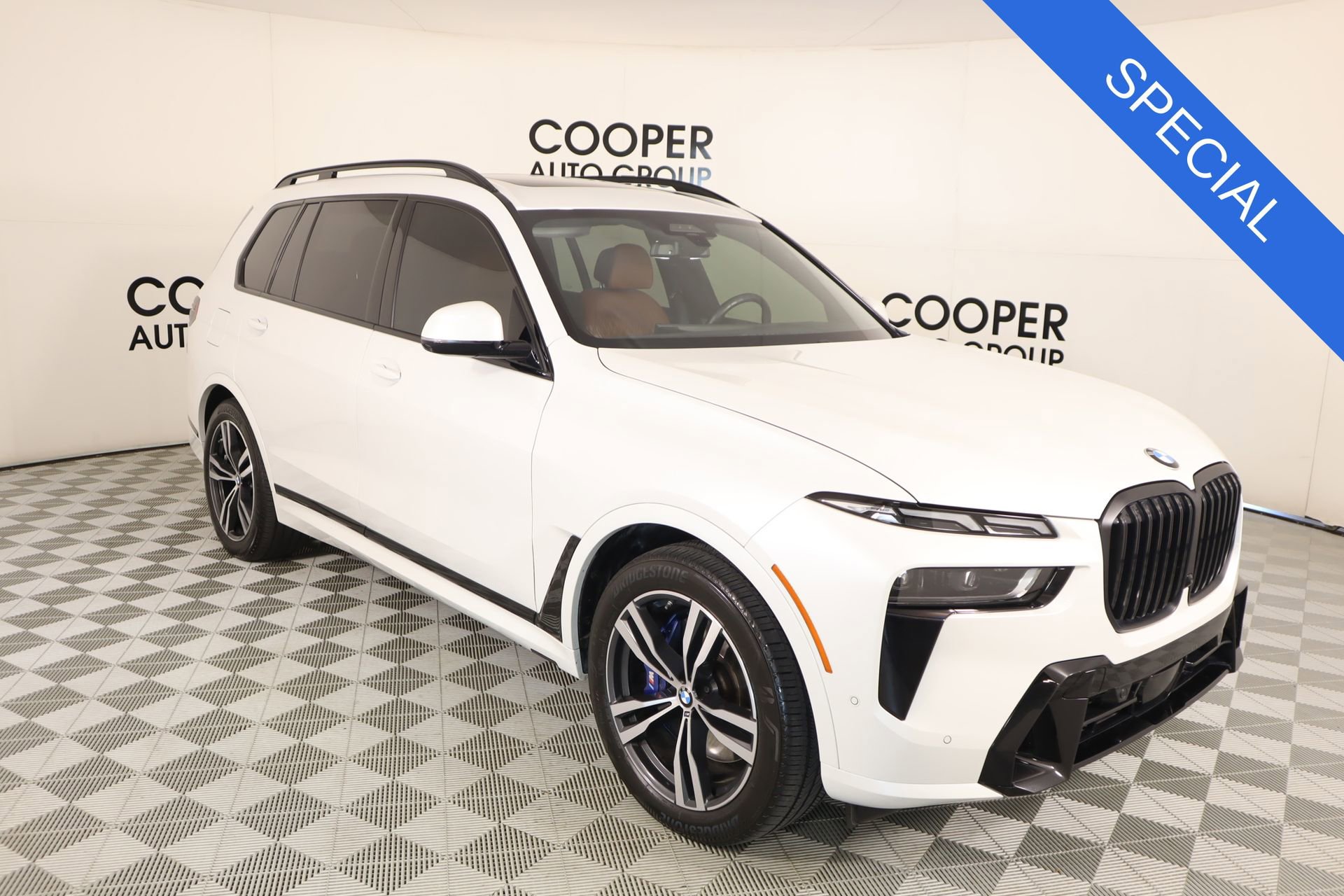 Used 2024 BMW X7 xDrive40i w/ Executive Package image 1