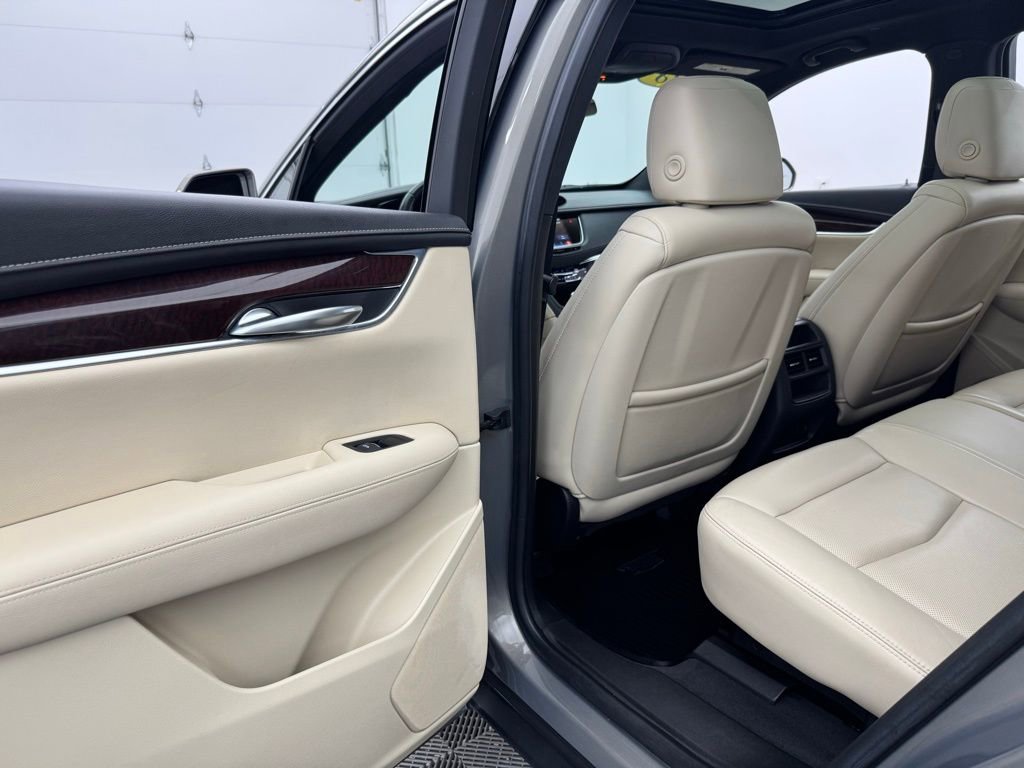 Used 2018 Cadillac XT5 Luxury w/ Driver Awareness Package image 38