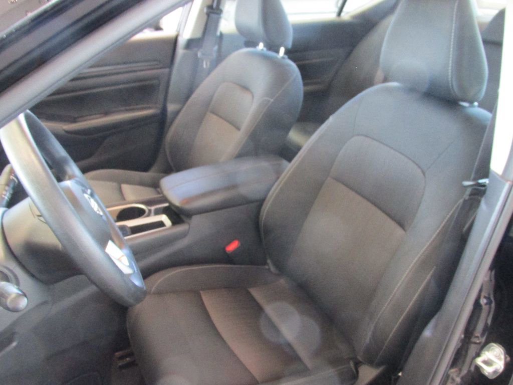Used 2024 Nissan Altima 2.5 SV image 4