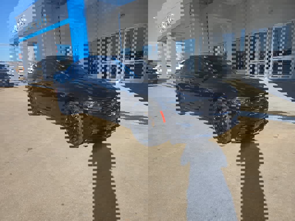 Used 2023 Dodge Charger SXT w/ Blacktop Package image 2