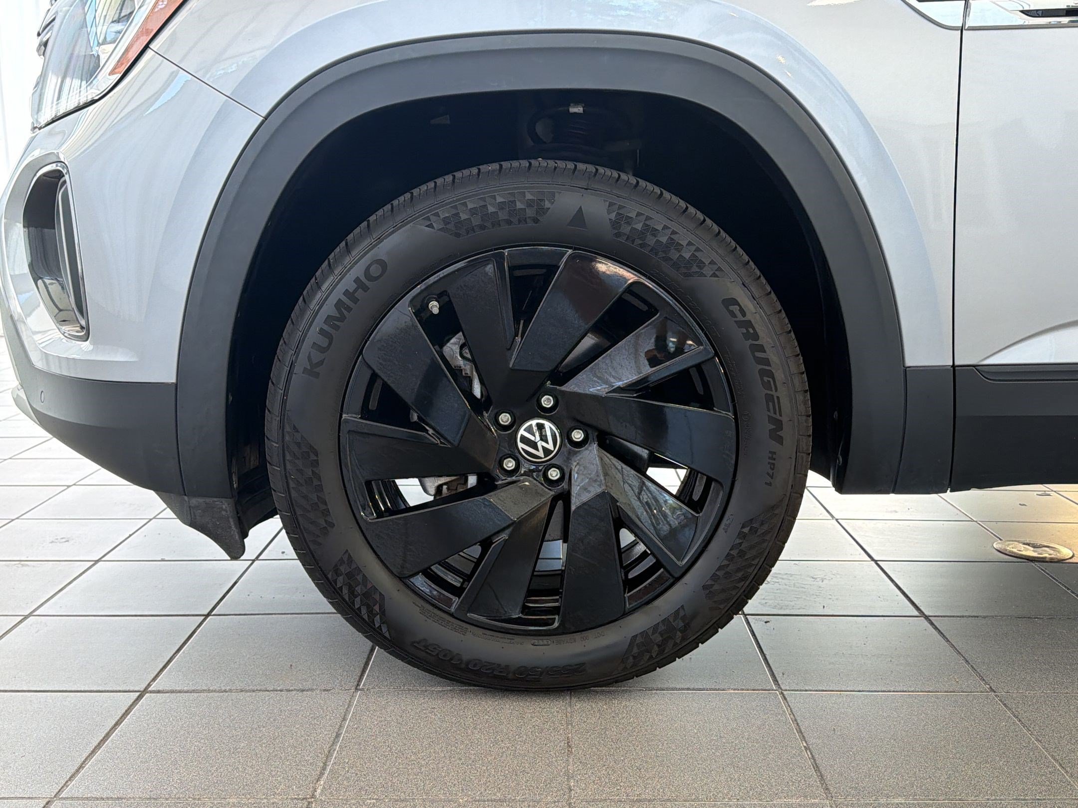 Used 2024 Volkswagen Atlas Cross Sport SE FWD image 12