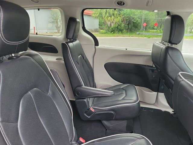 Used 2023 Chrysler Pacifica Limited FWD image 33
