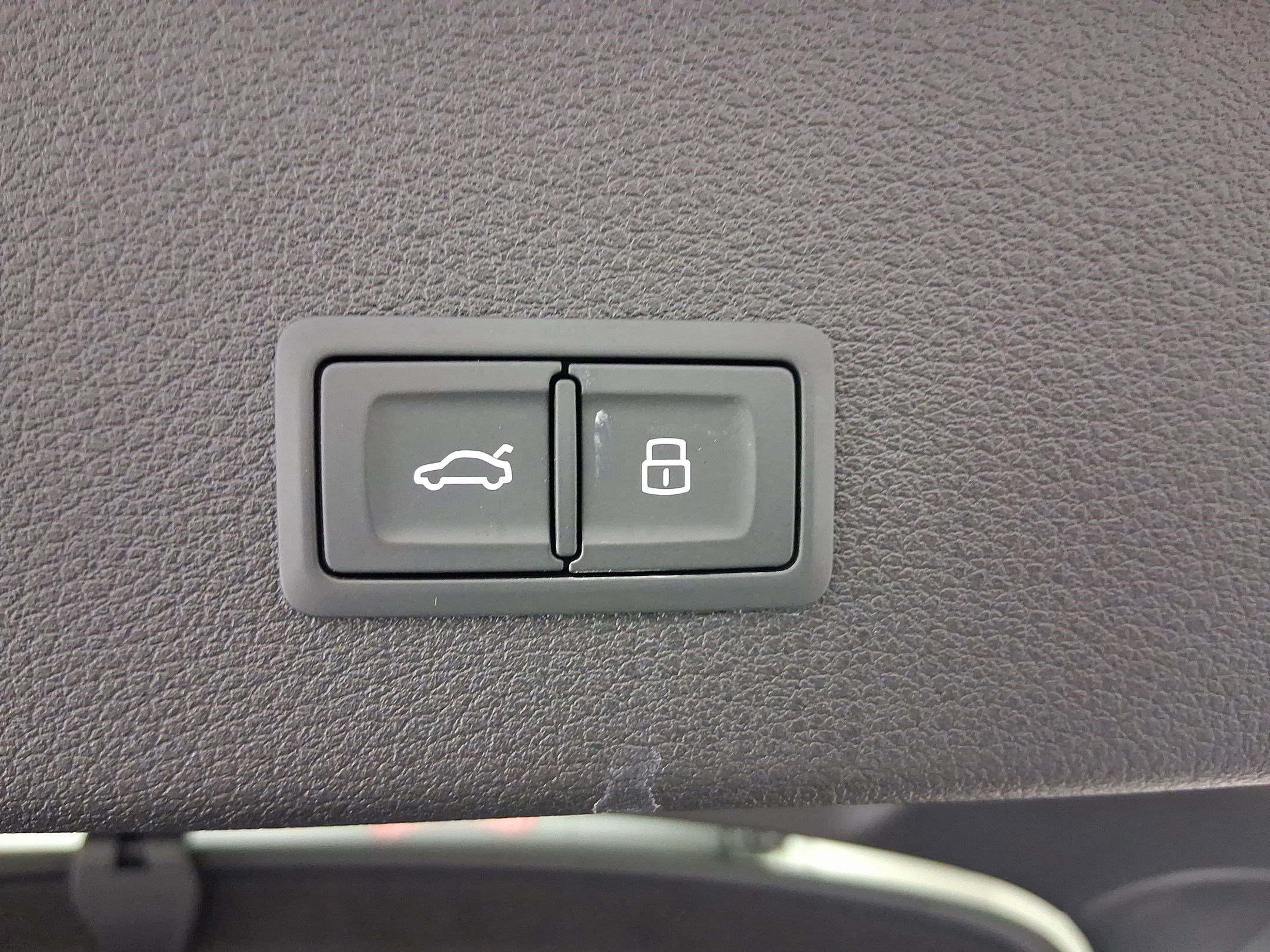 Used 2022 Audi e-tron Premium image 28