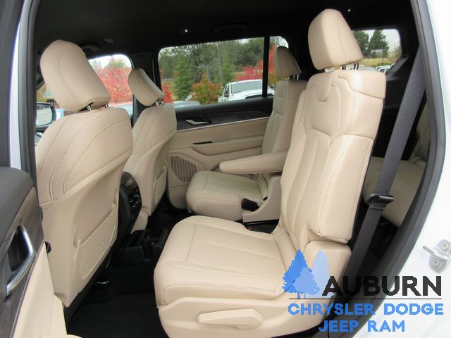 New 2025 Jeep Grand Cherokee L Limited w/ Black Appearance Package image 15